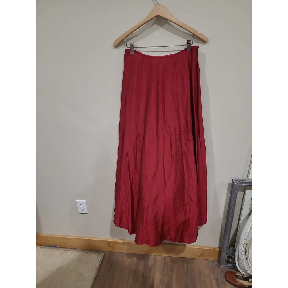 VTG. City Triangles Women SZ 5/6 Red Maxi Skirt black tulle Trimmed under slip.